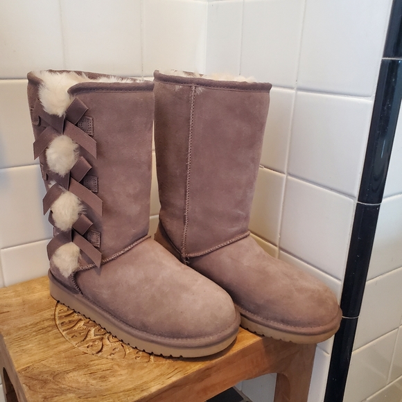 Koolaburra by UGG- Victoria Tall - Picture 1 of 4